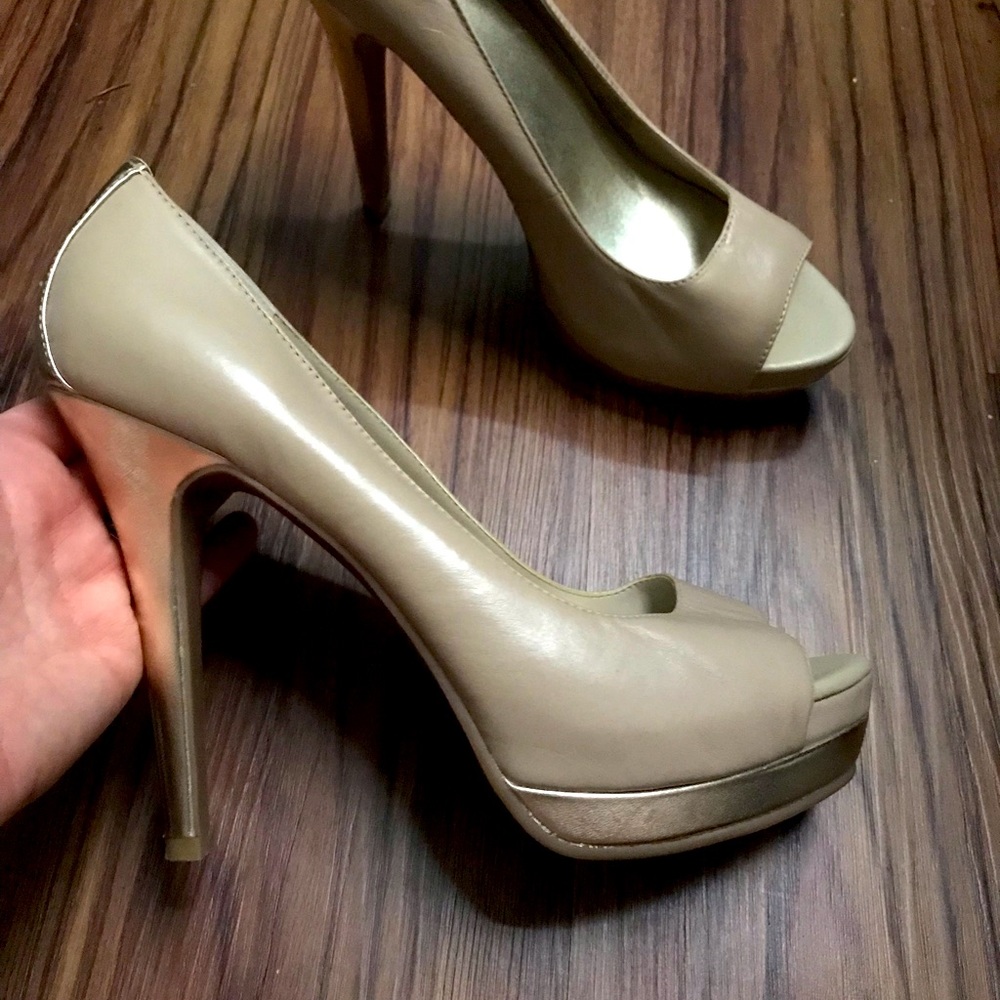 Jessica Simpson Nude Heel!